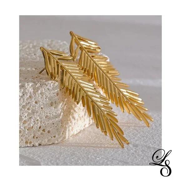 🌿New 18K Gold Long Leaf Statement Earrings 🌿 - Picture 2 of 4